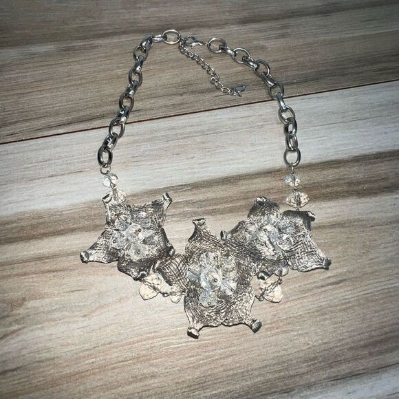Mesh Floral Necklace Womens Beaded Formable Flowers Silver Tone Statement Chain - Picture 1 of 13